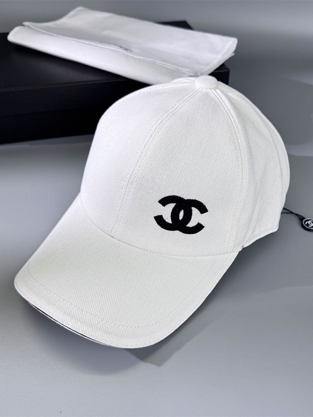 Chanel Pearl CC Baseball Cap (Classic Black Lining) White_0000_001 Chanel Pearl CC Baseball Cap (Classic Black Lining) White - Master Quality 1:1 - Image 1
